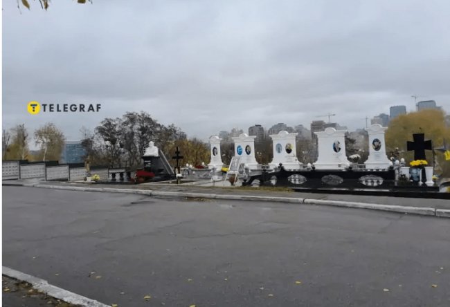 Без пам’ятника та у занедбаному стані: у Мережі показали недоглянуте місце поховання Леоніда Кравчука у Києві