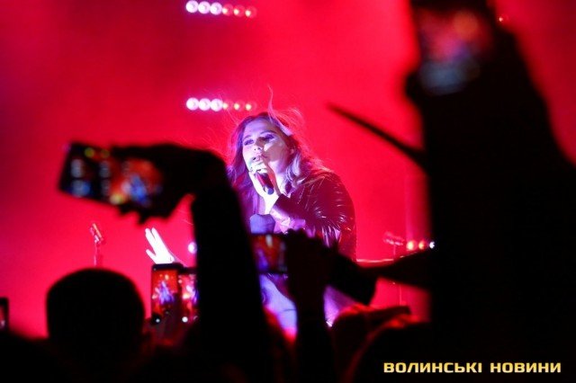 Гурт «KAZKA» у Луцьку підірвав публіку. ФОТО