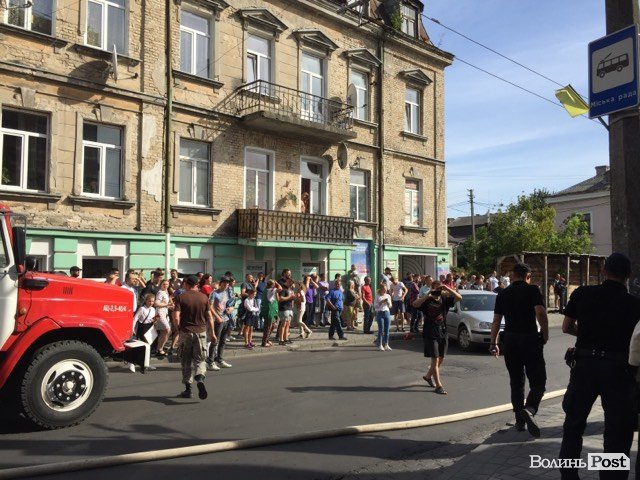 У Луцьку через пожежу перекрили рух центральною вулицею