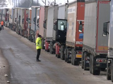 Поляки знову заблокували пункт пропуску на кордоні