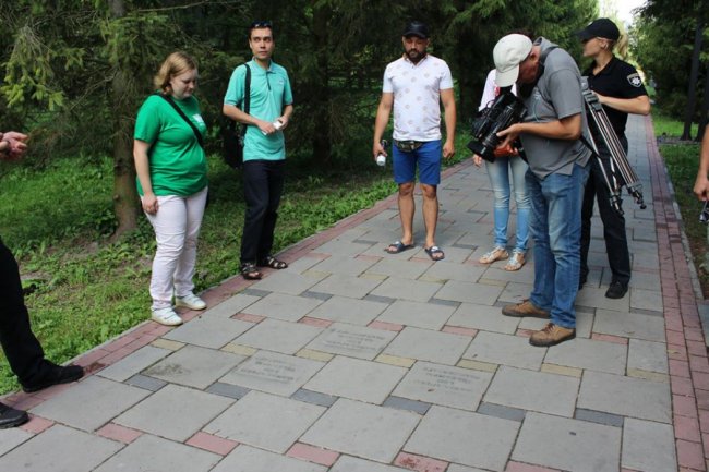 «Стоп наркотик!»: як у Луцьку боролися з небезпечною рекламою. ФОТО