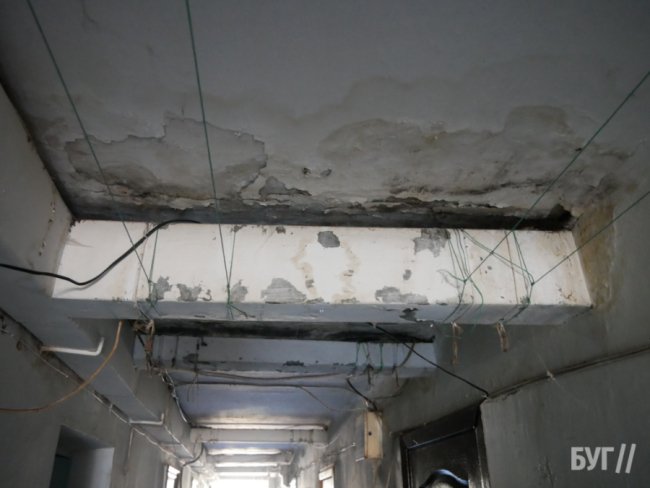 «Дах може впасти будь-якої миті»: у місті на Волині мешканці багатоповерхівки б’ють на сполох через аварійність