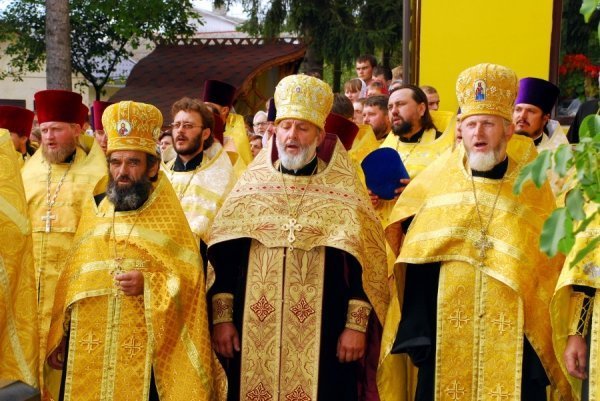 Луцьком хресною ходою пройшли священики. ФОТО