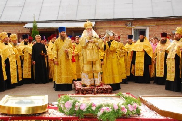 Луцьком хресною ходою пройшли священики. ФОТО