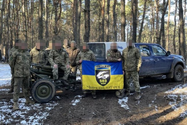 Пів сотні прапорів із подяками від бійців зібрали волинські волонтери штабу «Ангар». ВІДЕО