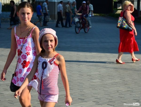 Молодь Луцька захищала мову - поезією в рупор. ФОТО