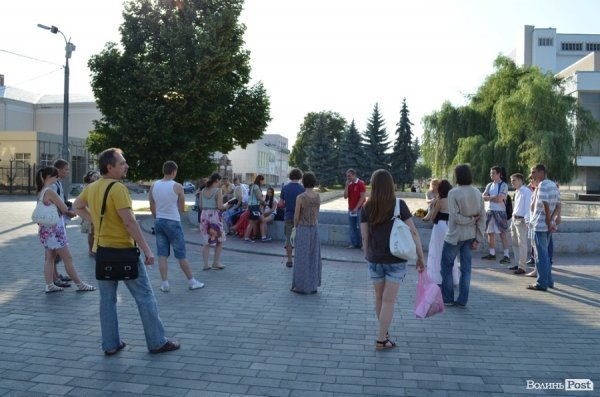 Молодь Луцька захищала мову - поезією в рупор. ФОТО