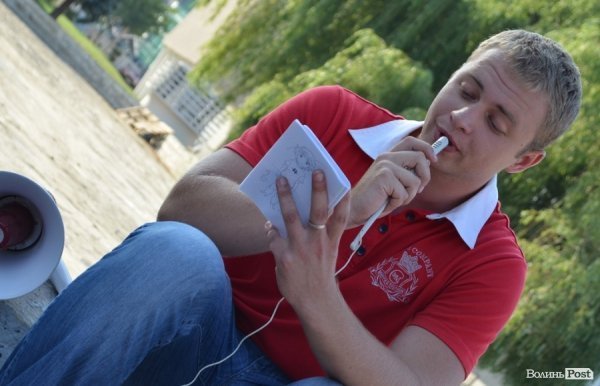 Молодь Луцька захищала мову - поезією в рупор. ФОТО