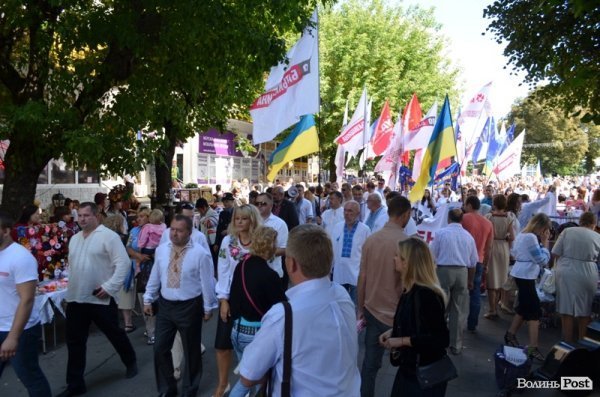 Опозиція на марші: у Луцьку влаштували протестну ходу. ФОТО 