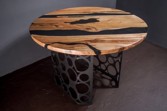 У Луцьку вперше відбудеться виставка-продаж унікальних столів та крісел. ФОТО*