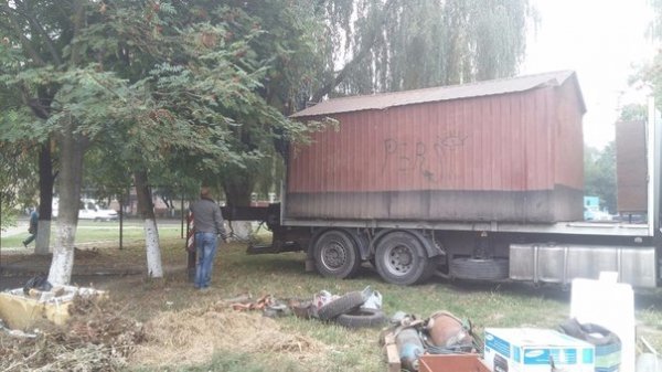 У Луцьку демонтували незаконні споруди. ФОТО