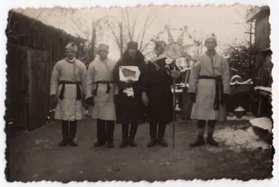 Волинь, 1940-ві рр. Колядники із зіркою. Автор невідомий. Зі збірки О.В. Тихенка.