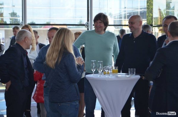 У Луцьку презентували нові автомобілі преміум класу. ФОТО