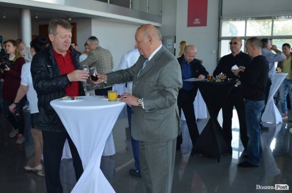 У Луцьку презентували нові автомобілі преміум класу. ФОТО