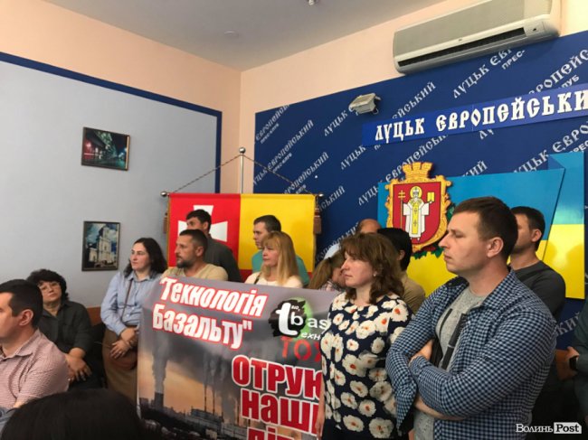 Нас труять: люди вимагають розібратися із заводом-«бомбою» біля Луцька