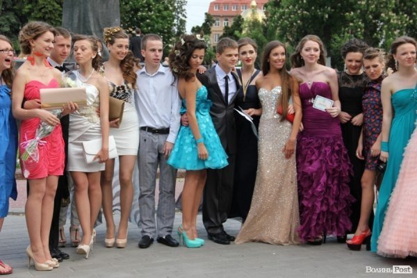 Луцьк відгуляв шкільні випускні. ФОТО