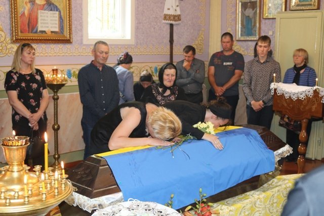 Матір не змогла вирватися з окупації на похорон сина: на Волині поховали Героя Олексія Кашубу