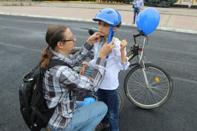 У Нововолинську організували велопробіг у вишиванках. ФОТО