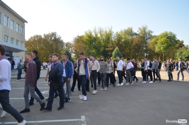  Як у луцькому «політесі» вітали першокурсників. ФОТОРЕПОРТАЖ