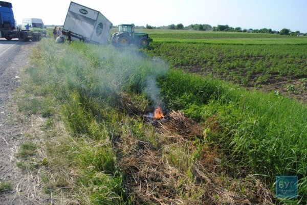 Знову страшна ДТП на Волині: водій вантажівки заснув за кермом і наїхав на людей. ФОТО. ВІДЕО