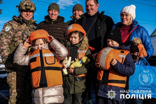 З-під фронту «Білі Янголи» евакуювали маму з трьома дітками