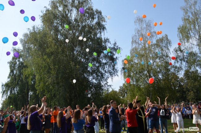 Танець від ректора і завдання від губернатора: як у луцькому «політесі» першачків зустрічали. ФОТО