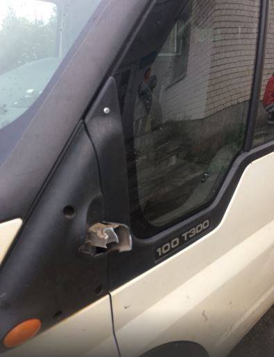 На Волині психічнохворий розгромив карету «швидкої». ФОТО