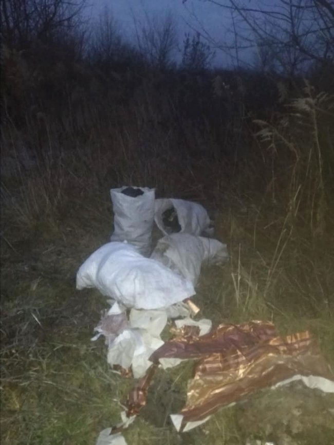 Невідомі закидали город волинянки мішками зі сміттям