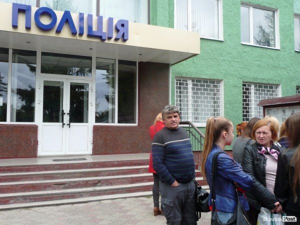 Парочці, яка знущалася у Луцьку над котом, може «світити» 2 роки. ФОТО. ВІДЕО