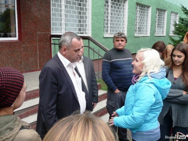 Парочці, яка знущалася у Луцьку над котом, може «світити» 2 роки. ФОТО. ВІДЕО