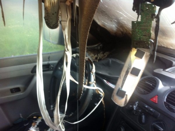 На Закарпатті спалили автомобіль прикордонника. ФОТО