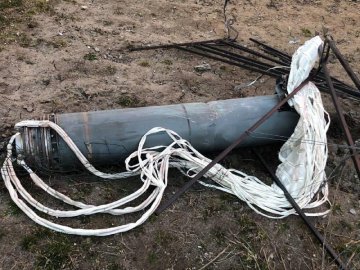 На Харків скидають бомби на парашутах