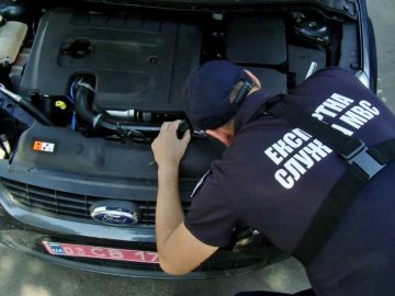 Мобільні сервісні центри в Луцьку за два тижні оформили майже тисячу автопослуг