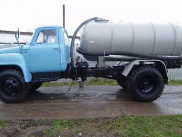 Встановили особу водія, який у Світязі зливав нечистоти у водойму