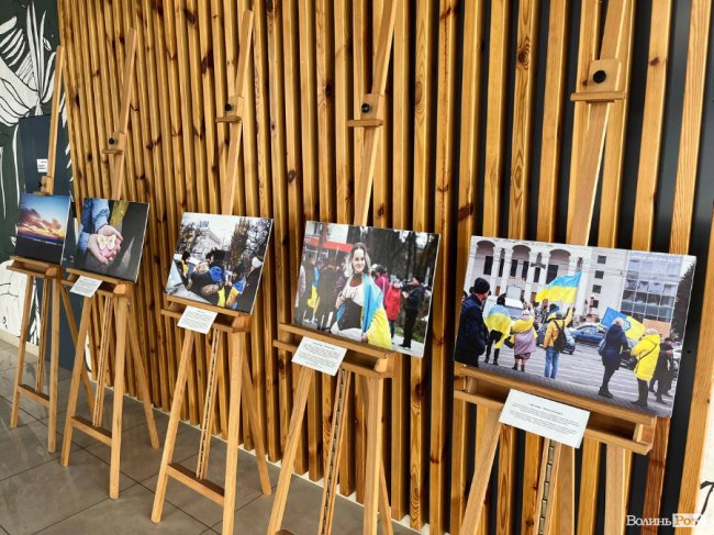 У Луцьку відкрили виставку світлин, автором яких є воїн волинської бригади 