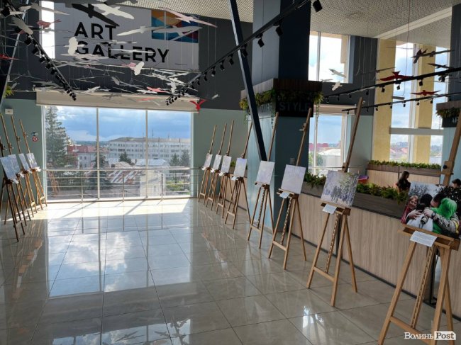 У Луцьку відкрили виставку світлин, автором яких є воїн волинської бригади 