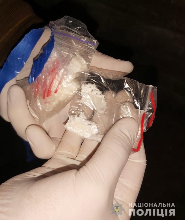 Шукав закладку: у Луцьку викрили двох наркоділків. ФОТО