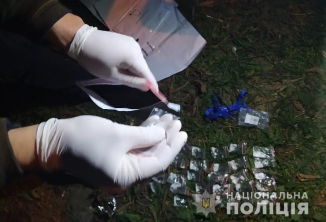 Шукав закладку: у Луцьку викрили двох наркоділків. ФОТО