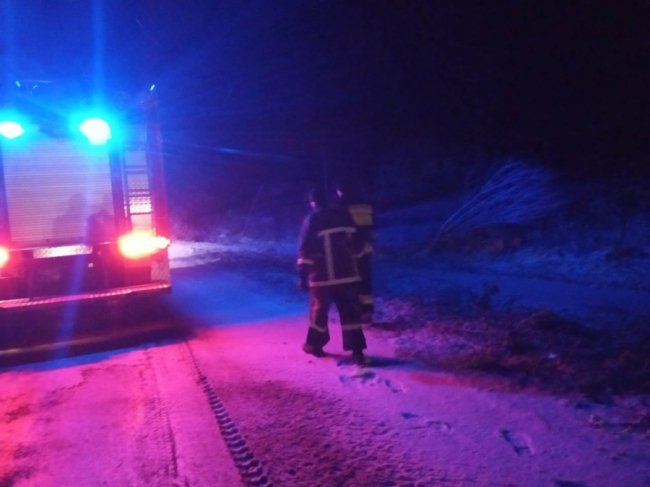 Через ожеледицю на дорозі Луцьк–Дубно застрягли 12 вантажівок. ФОТО