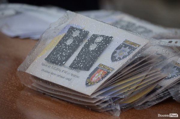 У Луцьку поліцейські отримали нові погони і звання. ФОТО