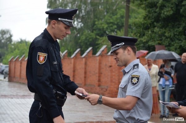 У Луцьку поліцейські отримали нові погони і звання. ФОТО