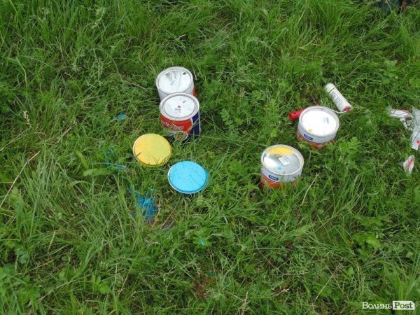 Під Луцьком патріотично розфарбували ще один в'їзний знак. ФОТО