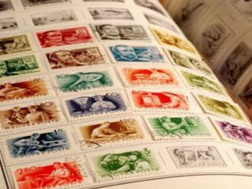 Волинський дослідник показав поштову марку за 800 тисяч гривень. ФОТО