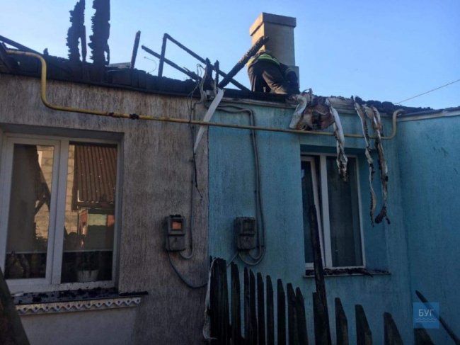 У селищі на Волині горів житловий будинок. ВІДЕО