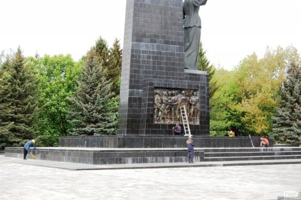 Меморіал в Луцьку оновили до Дня Перемоги