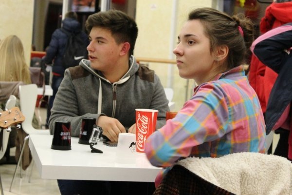 Пісенний флешмоб у луцькому  ЦУМі. ФОТО