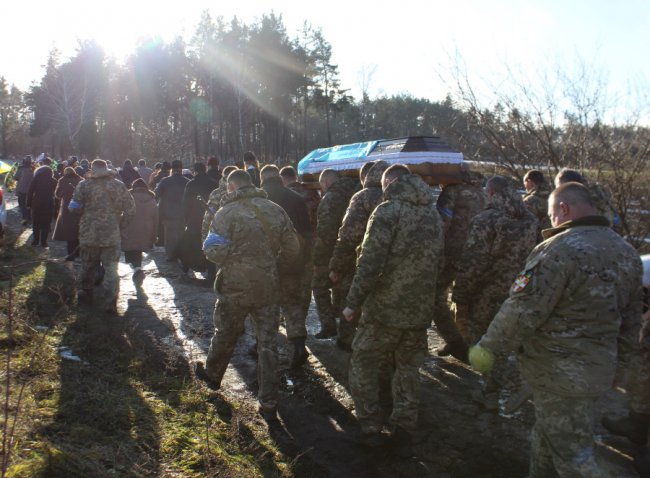 На Волині попрощалися із воїном Романом Кравчуком, який загинув у ДТП на Житомирщині