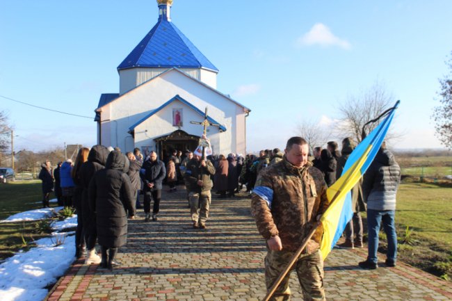 На Волині попрощалися із воїном Романом Кравчуком, який загинув у ДТП на Житомирщині