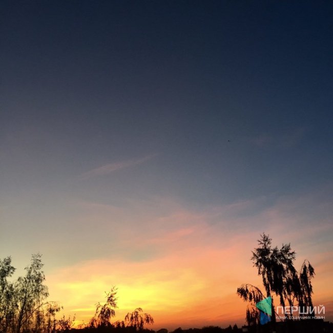 Показали фото барвистого заходу сонця у Луцьку