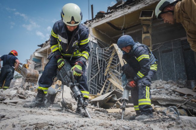 З-під завалів у Краматорську витягнули вже 11 тіл загиблих